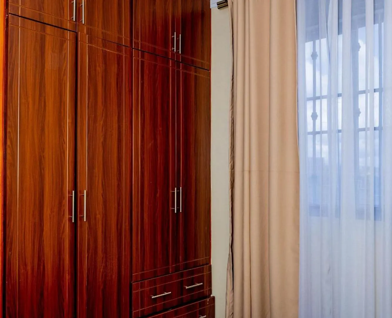 Barksdale Cheap Homes In Kisasi With Ac, Wi-Fi & Netflix Kampala